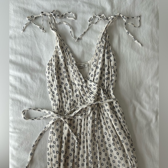 Abercrombie & Fitch Pants - Abercrombie white and blue jumpsuit, size small!